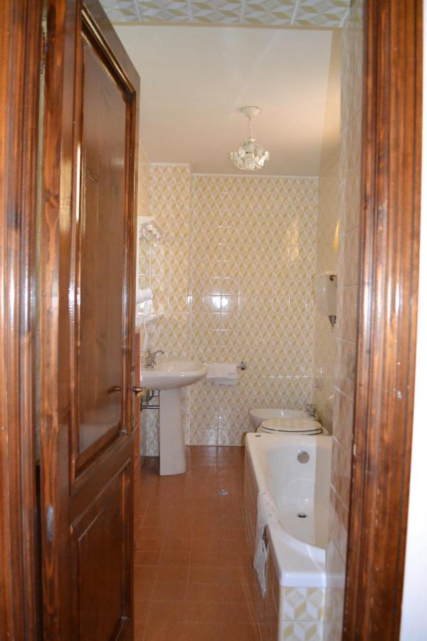 Hotel Roma สกันโน ภายนอก รูปภาพ
